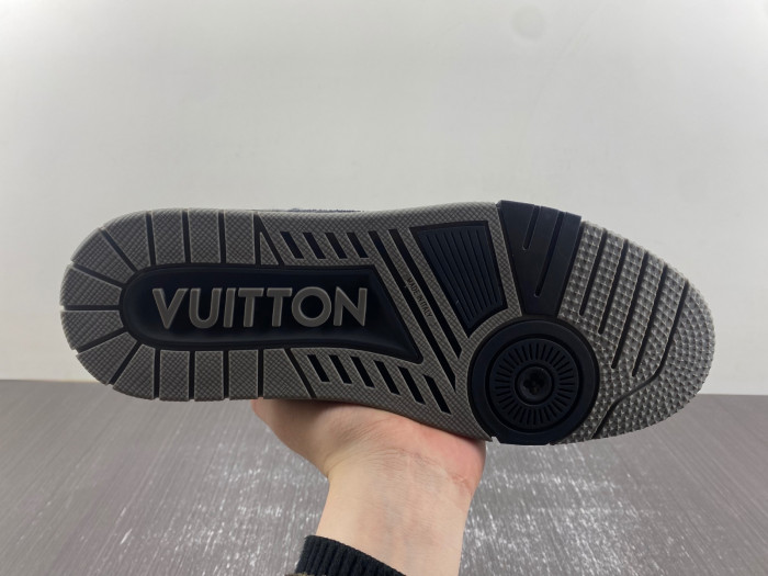 L1VV TRAINER