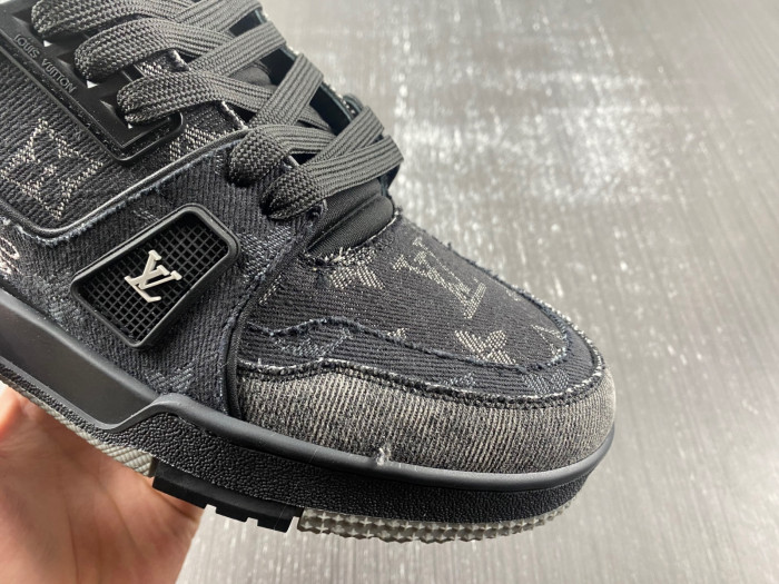 L1VV TRAINER