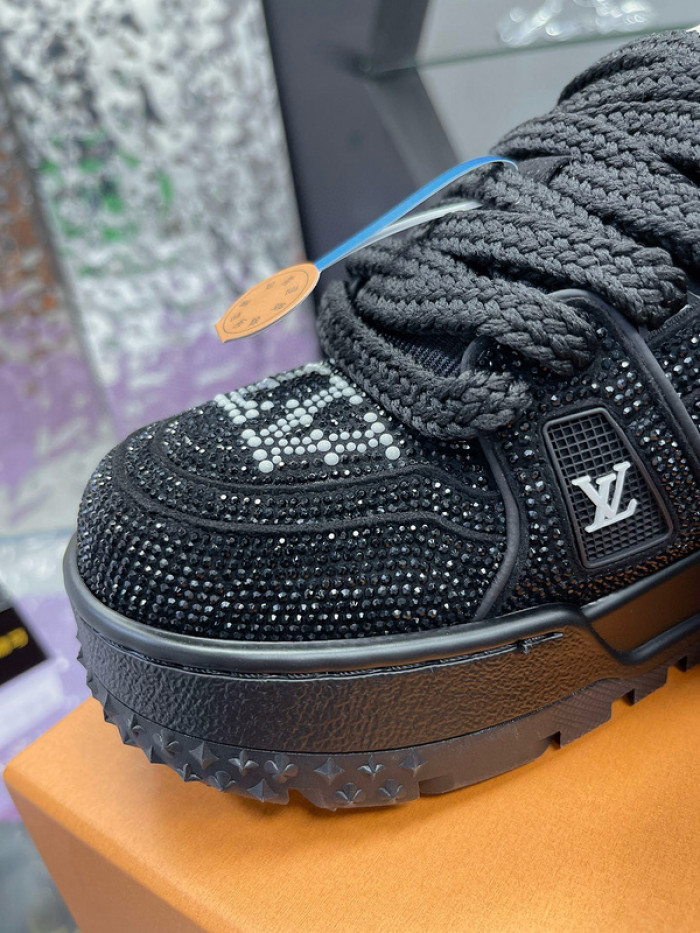 L1VV TRAINER