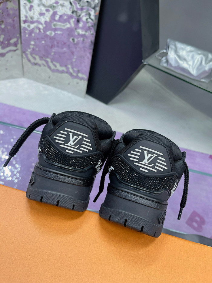 L1VV TRAINER