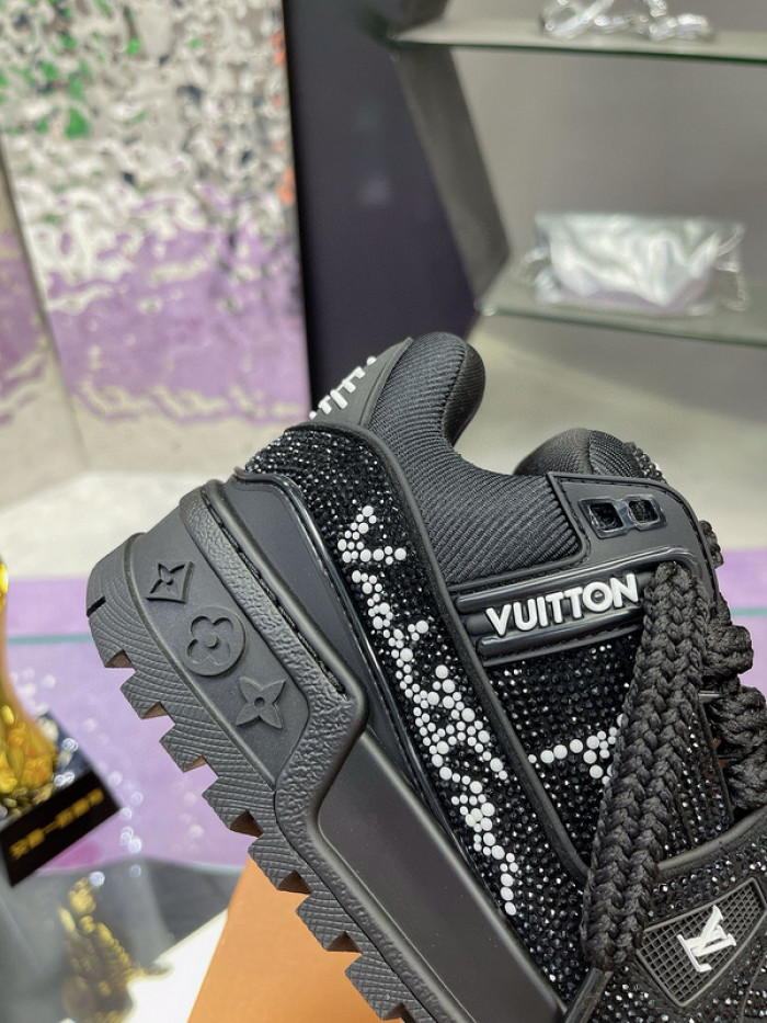 L1VV TRAINER