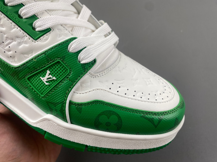 L1VV TRAINER