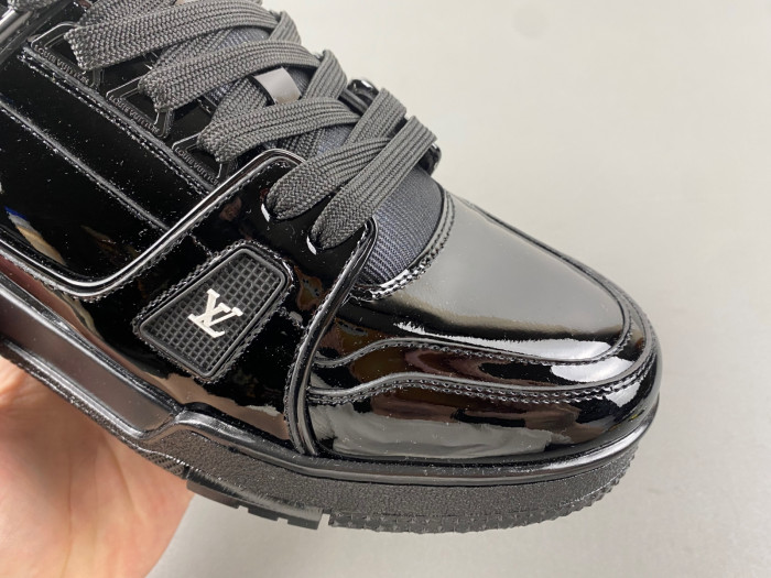 L1VV TRAINER