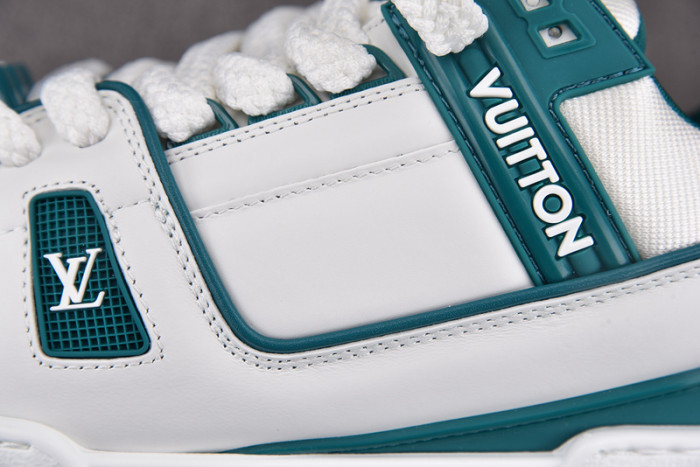 L1VV TRAINER