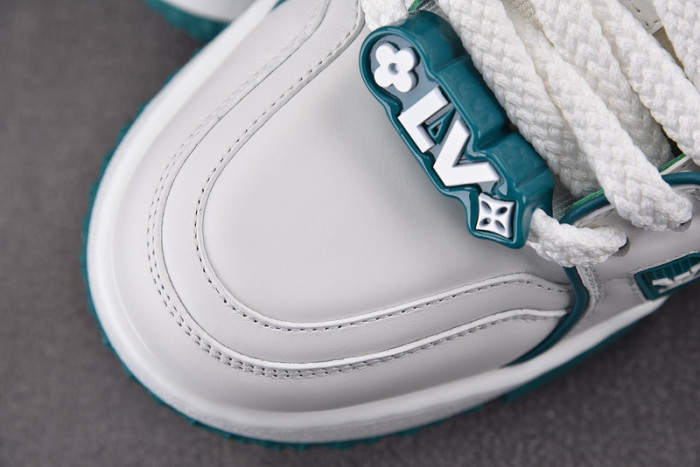 L1VV TRAINER