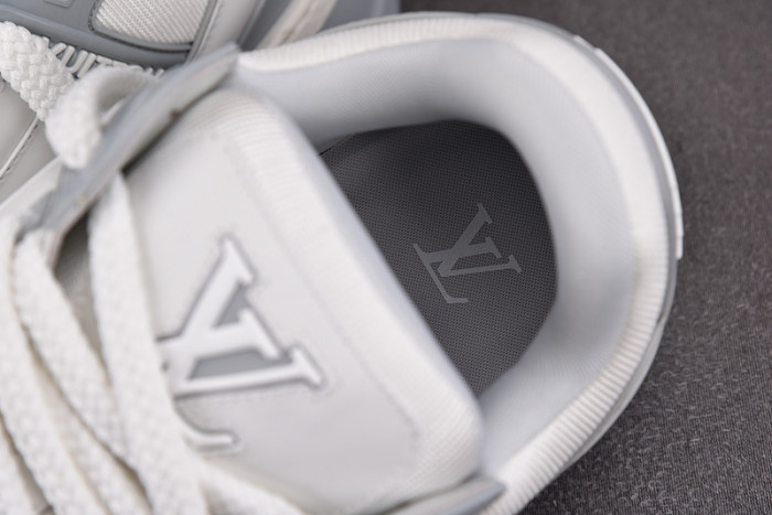 L1VV TRAINER