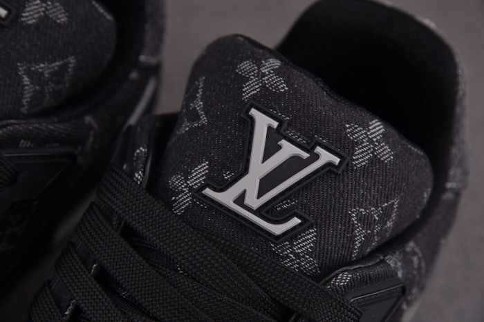 L1VV TRAINER
