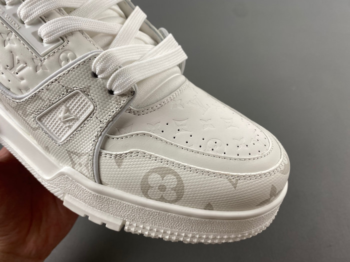 L1VV TRAINER
