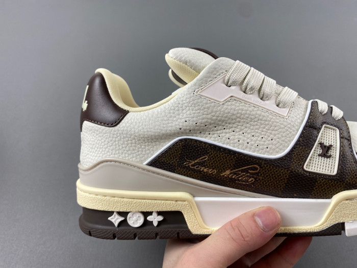 L1VV TRAINER