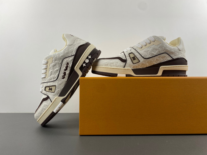 L1VV TRAINER
