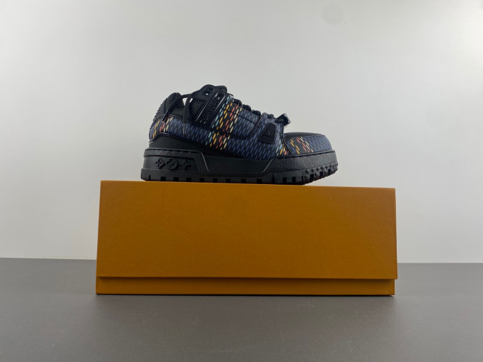L1VV TRAINER