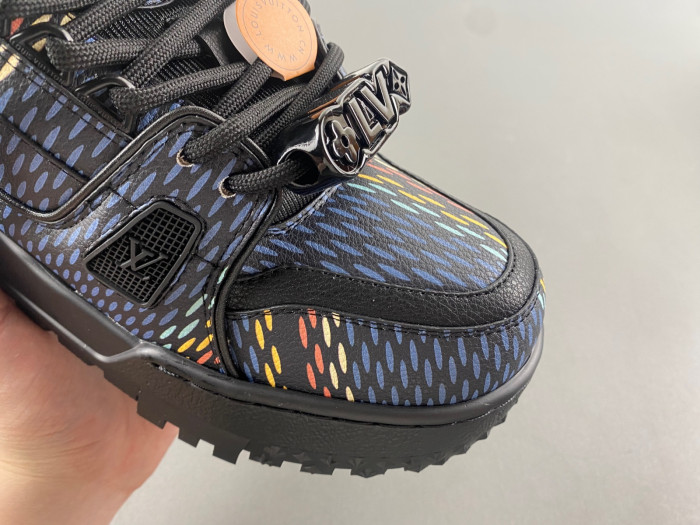 L1VV TRAINER