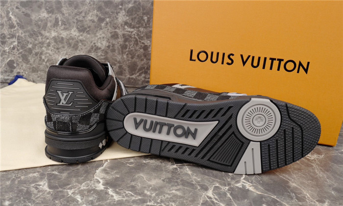 L1VV TRAINER