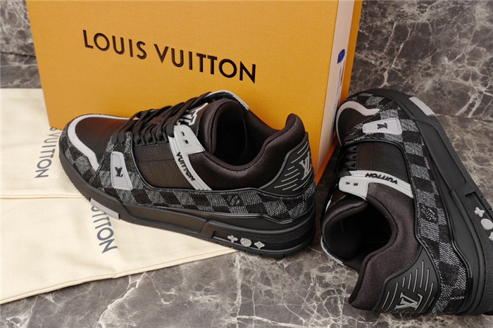 L1VV TRAINER
