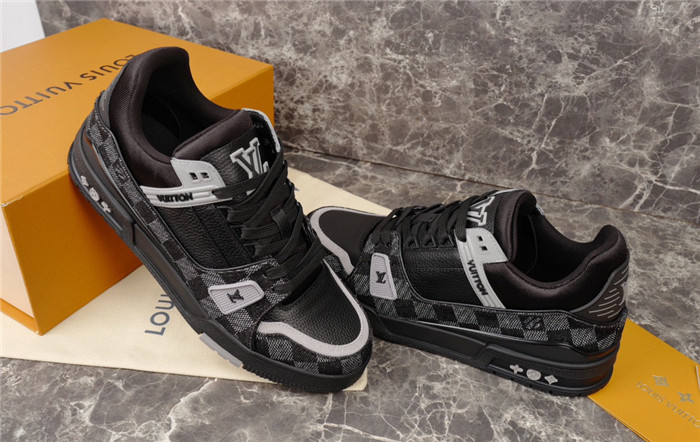 L1VV TRAINER