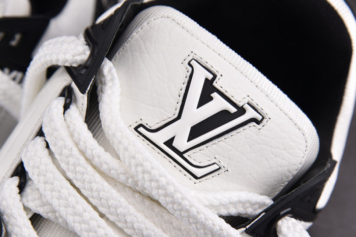 L1VV TRAINER