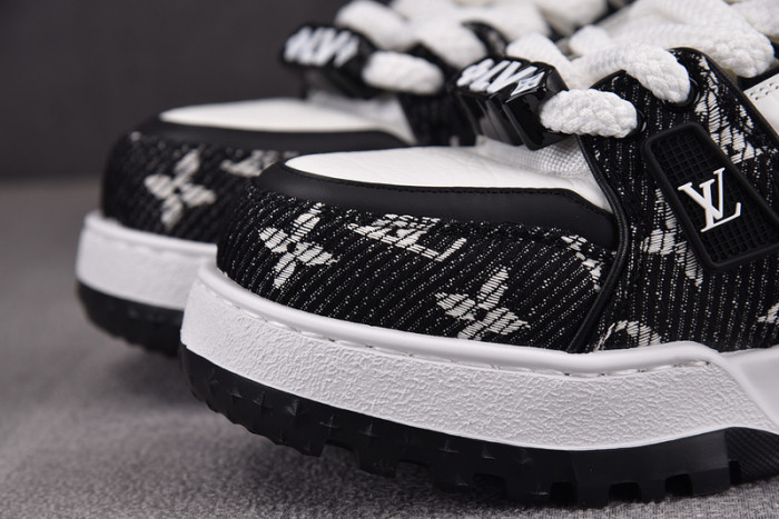 L1VV TRAINER