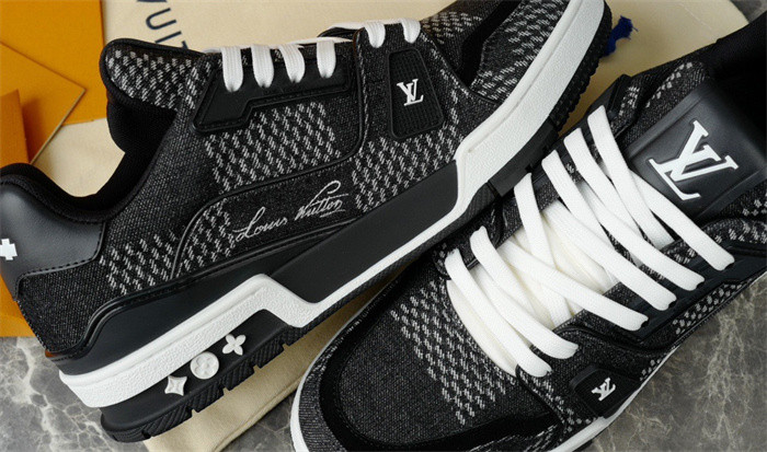 L1VV TRAINER