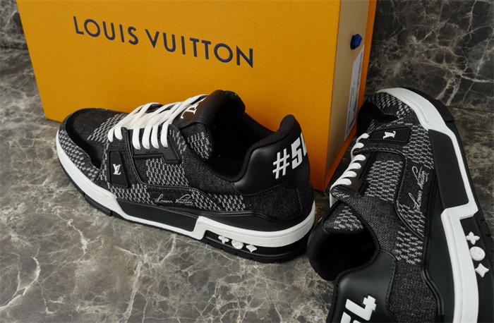 L1VV TRAINER