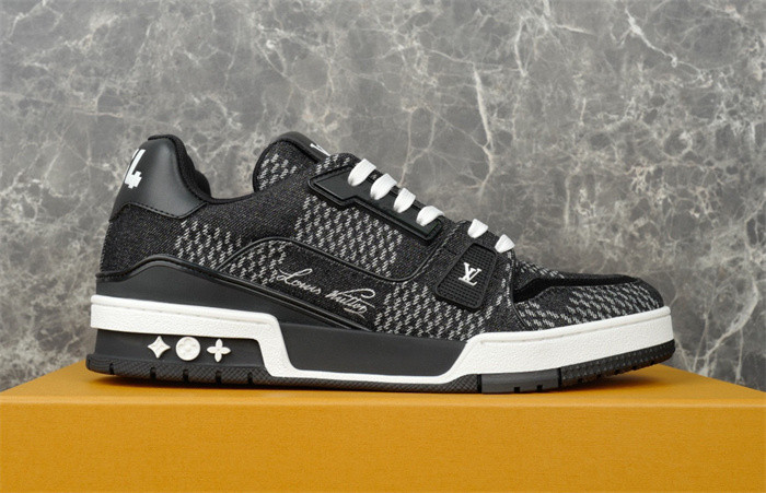 L1VV TRAINER