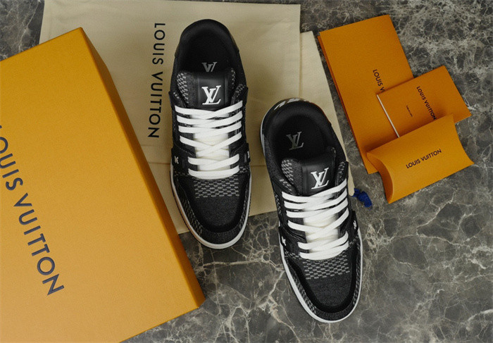 L1VV TRAINER