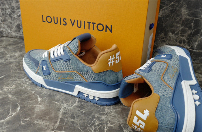 L1VV TRAINER
