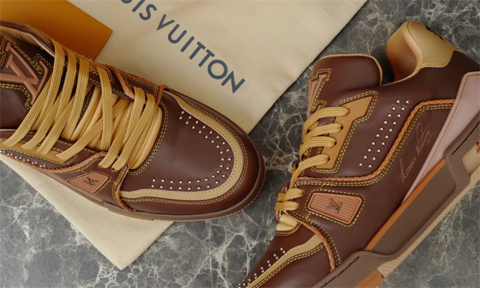 L1VV TRAINER