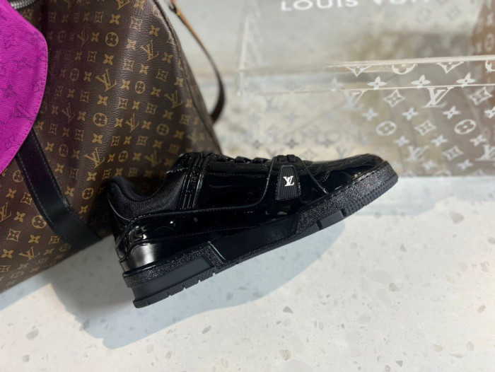 L1VV TRAINER