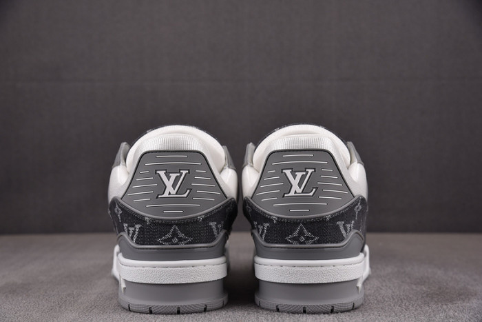 L1VV TRAINER