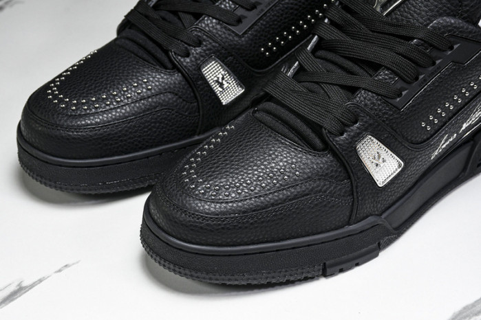 L1VV TRAINER