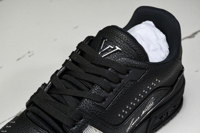 L1VV TRAINER
