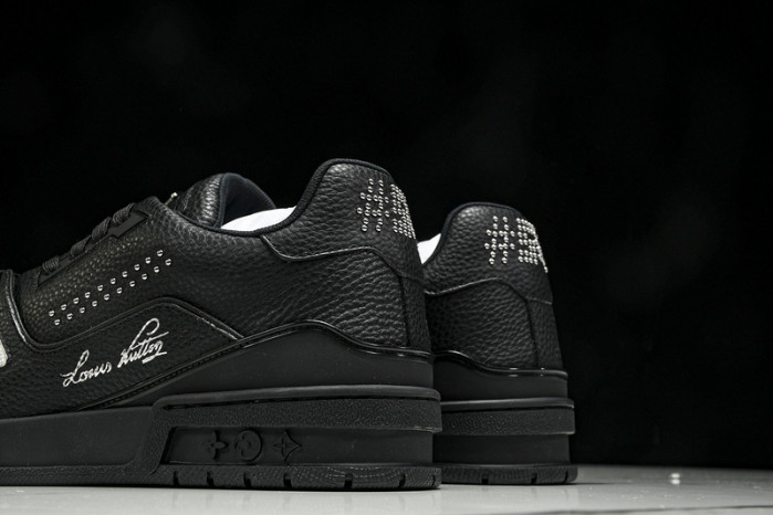 L1VV TRAINER