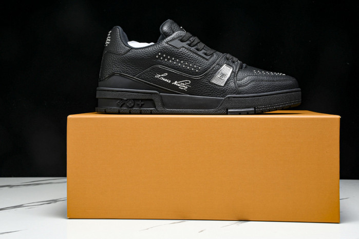 L1VV TRAINER