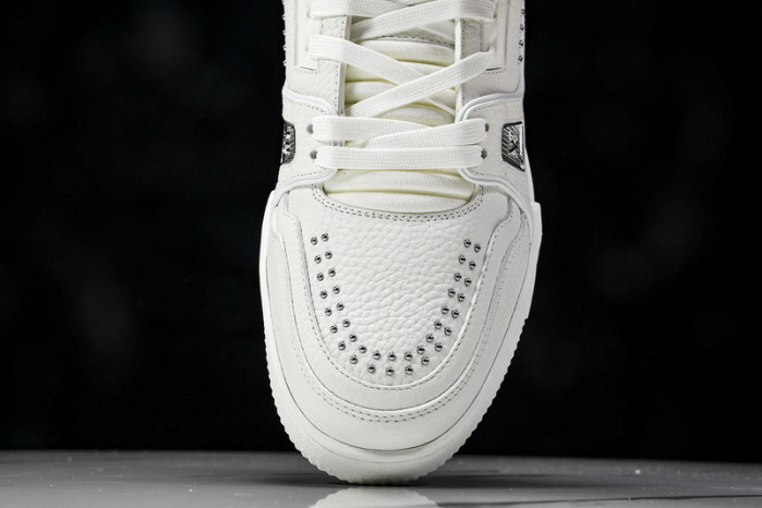 L1VV TRAINER