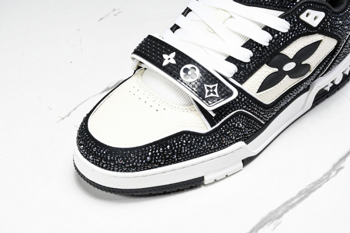 L1VV TRAINER