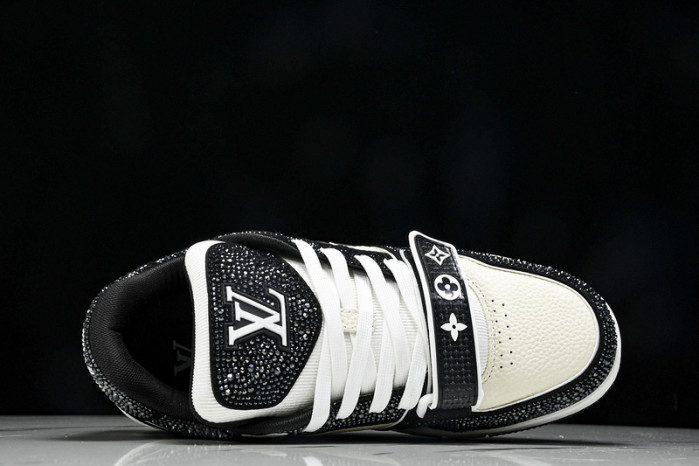 L1VV TRAINER