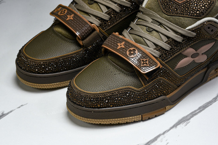 L1VV TRAINER