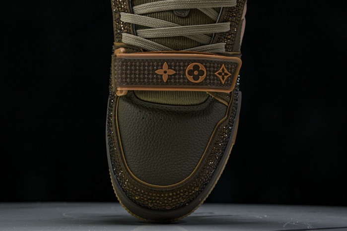 L1VV TRAINER