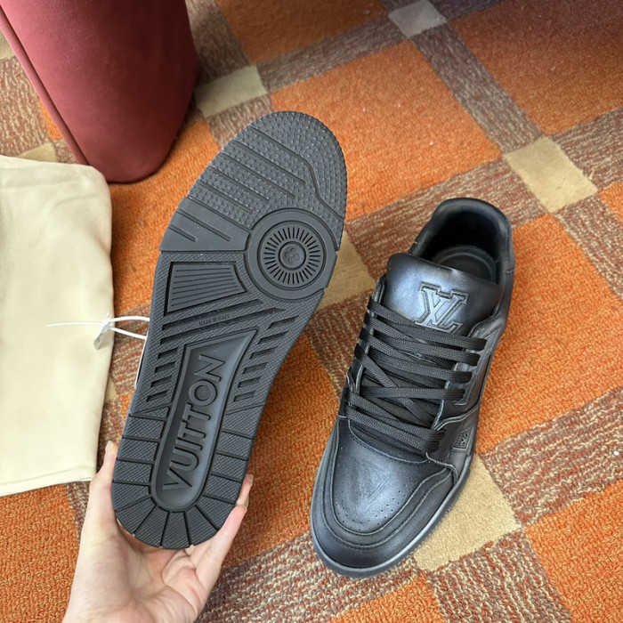 L1VV TRAINER