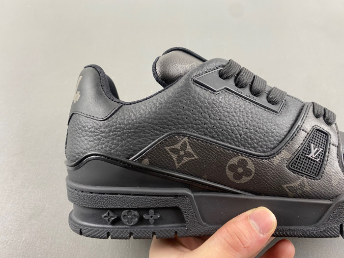 L1VV TRAINER
