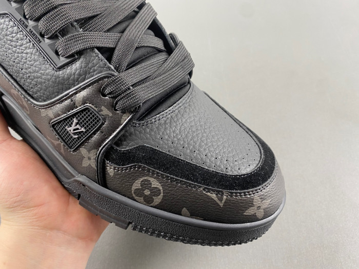 L1VV TRAINER