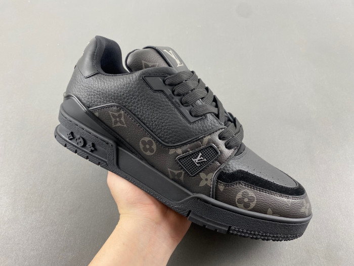 L1VV TRAINER