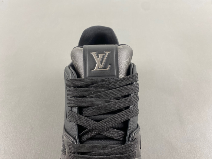 L1VV TRAINER
