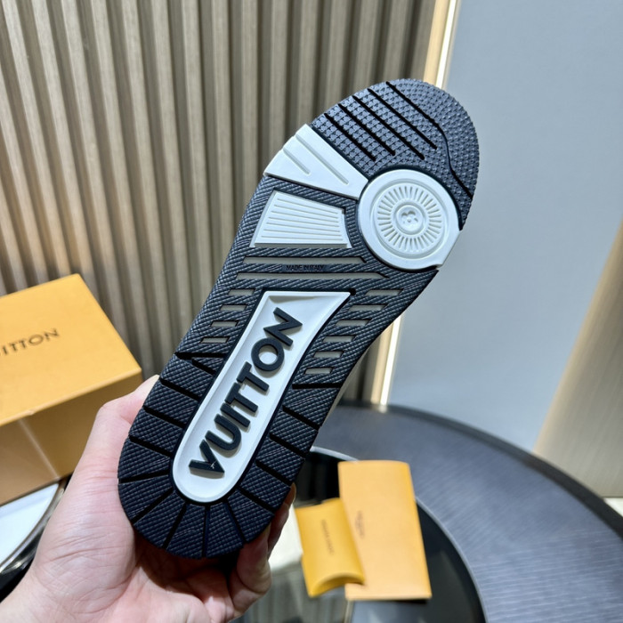 L1VV TRAINER