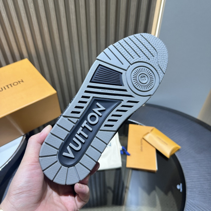 L1VV TRAINER