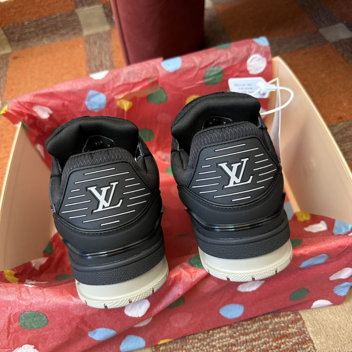 L1VV TRAINER