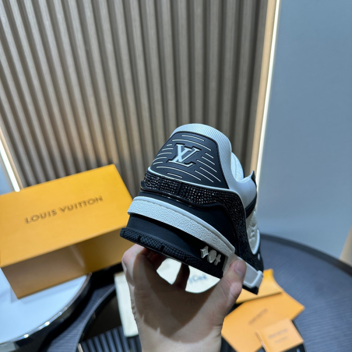 L1VV TRAINER