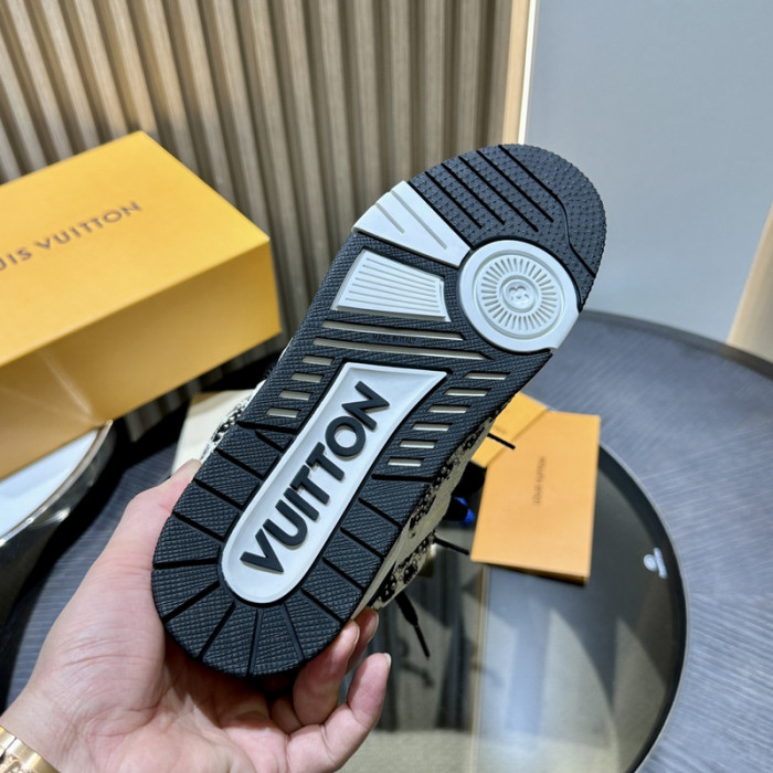 L1VV TRAINER