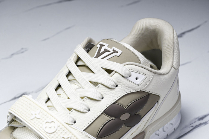 L1VV TRAINER