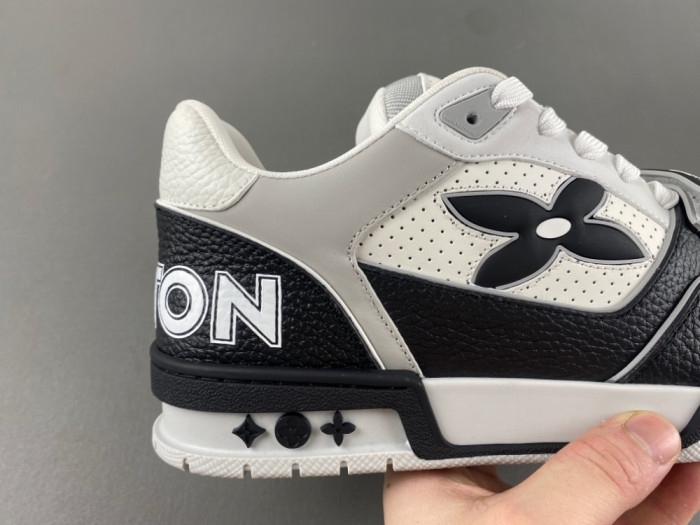 L1VV TRAINER
